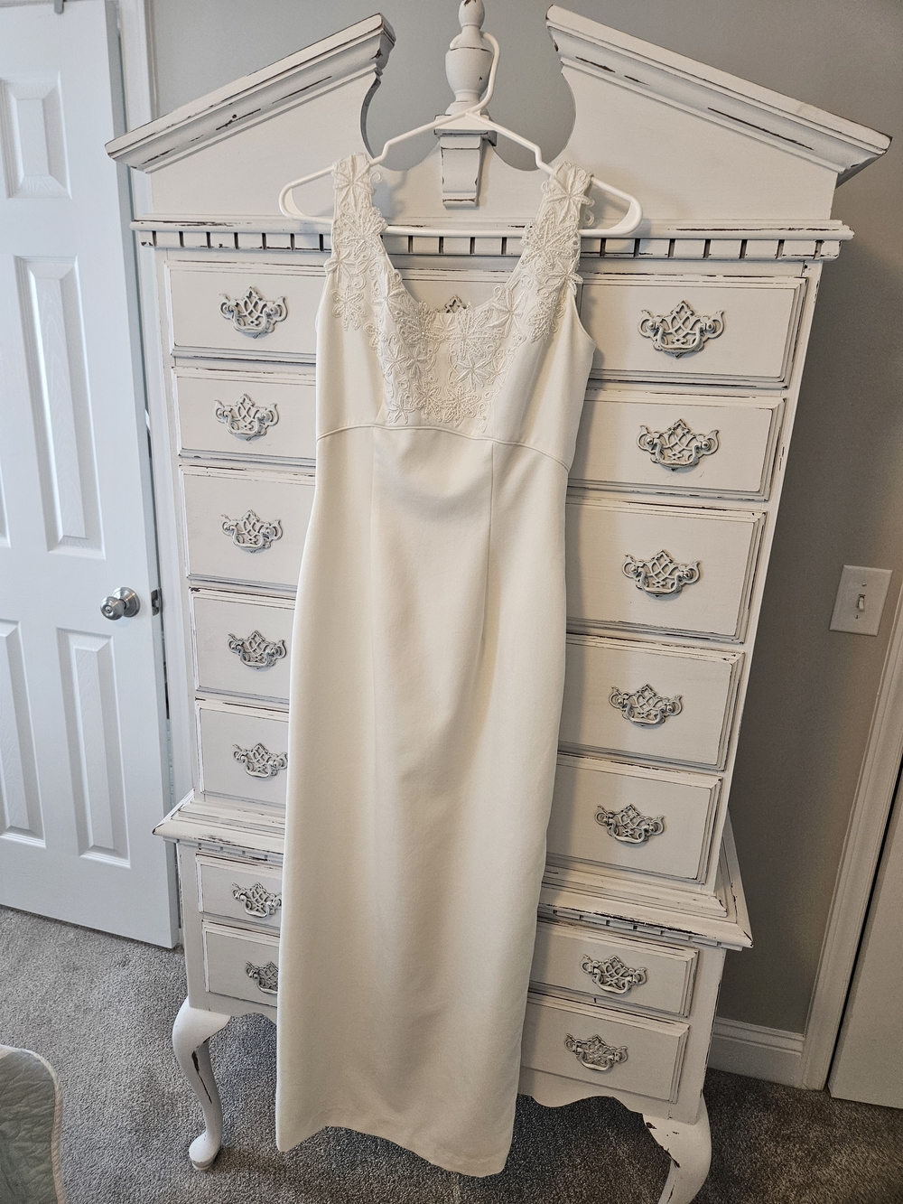 Elegant Ivory Sleeveless Wedding Dress *David's Bridal*Size 8